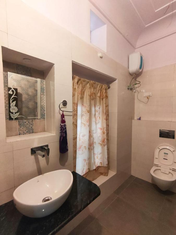 Deluxe Room,1339874606:JPEG